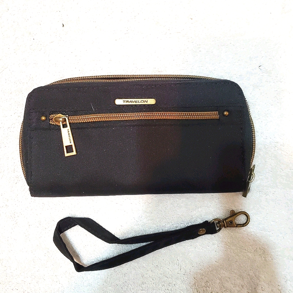 Nwot Travelon wallet/ wristlet